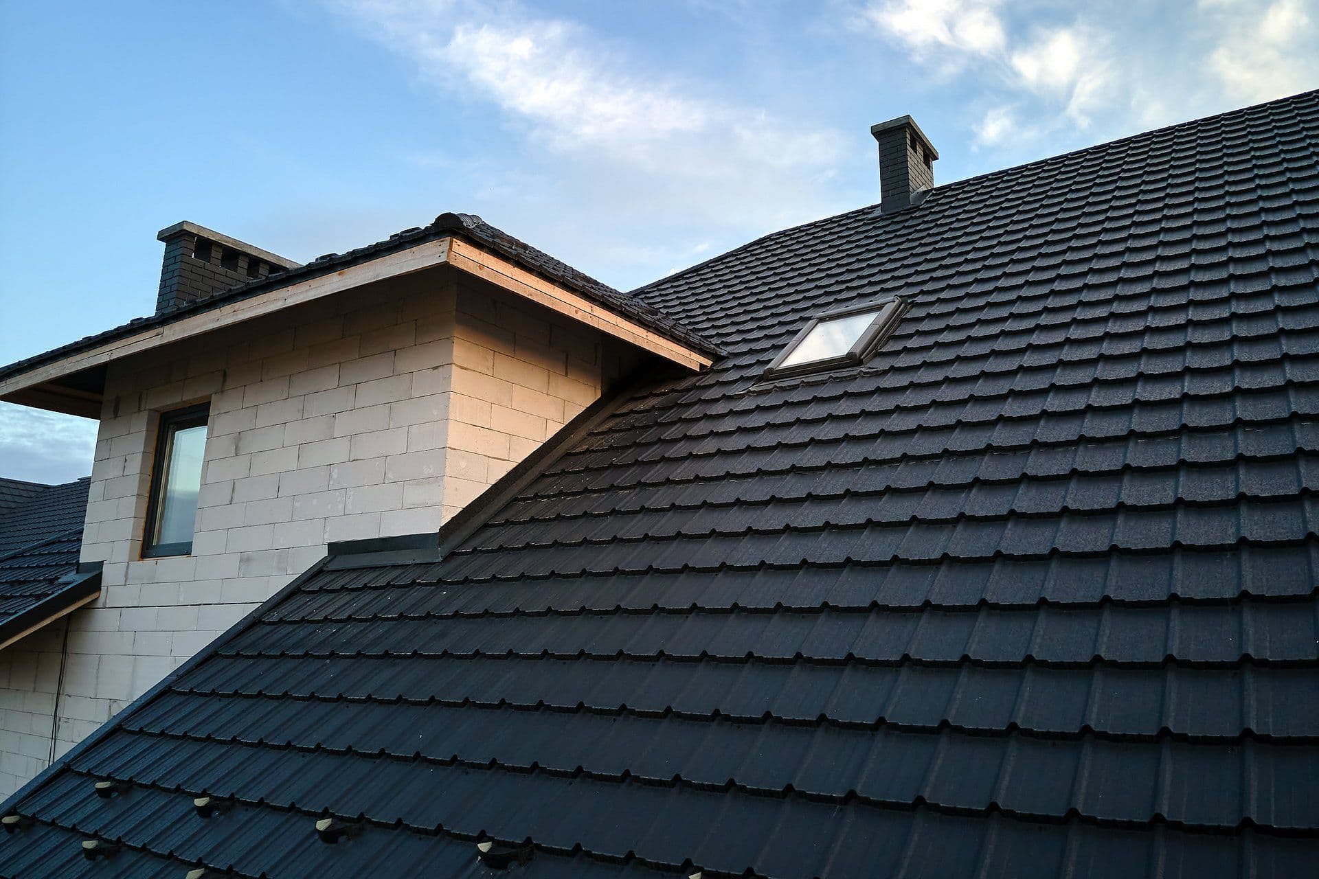 Czym pokryć dach domku letniskowego?