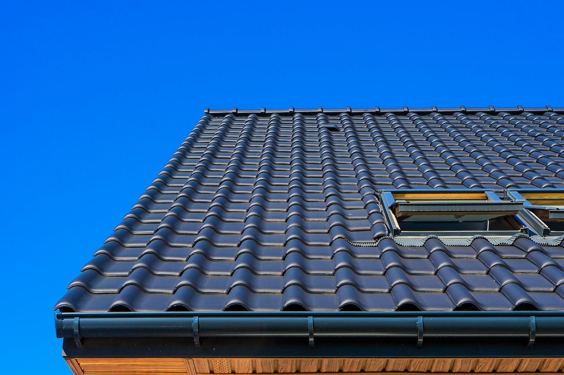 Ile kosztuje pokrycie dachu blachodachówką za metr kwadratowy?